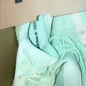 Yeezy Boost 350 v2 Glow In Dark Size 11